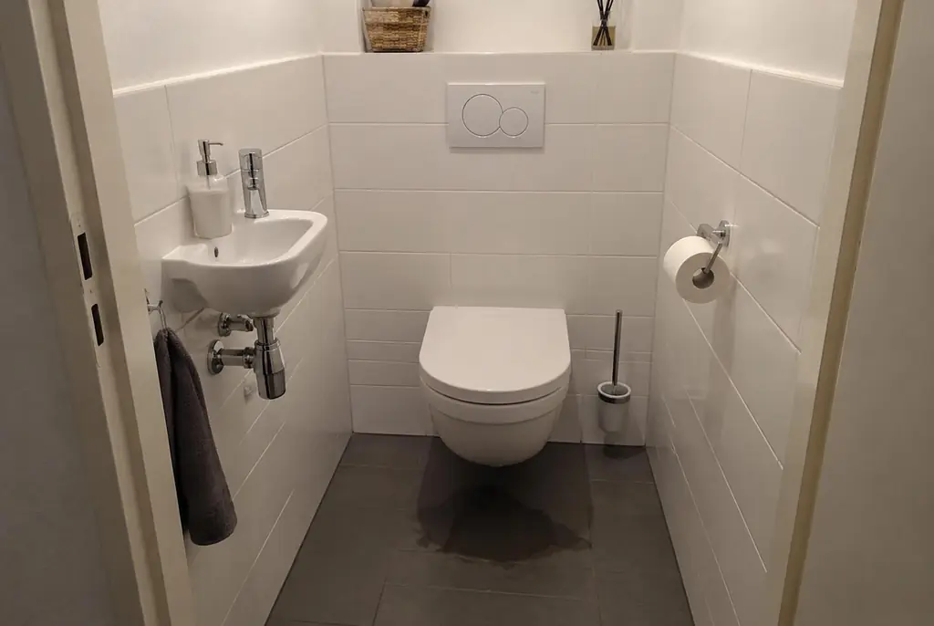 Lekdetectie Rosmalen – natte vloer bij een toilet